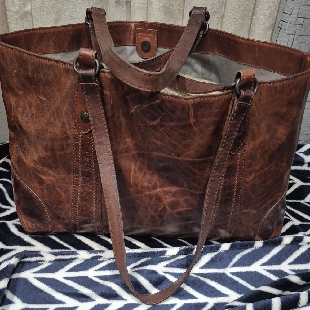 FRYE AND CO. Distressed Brown Leather Tote